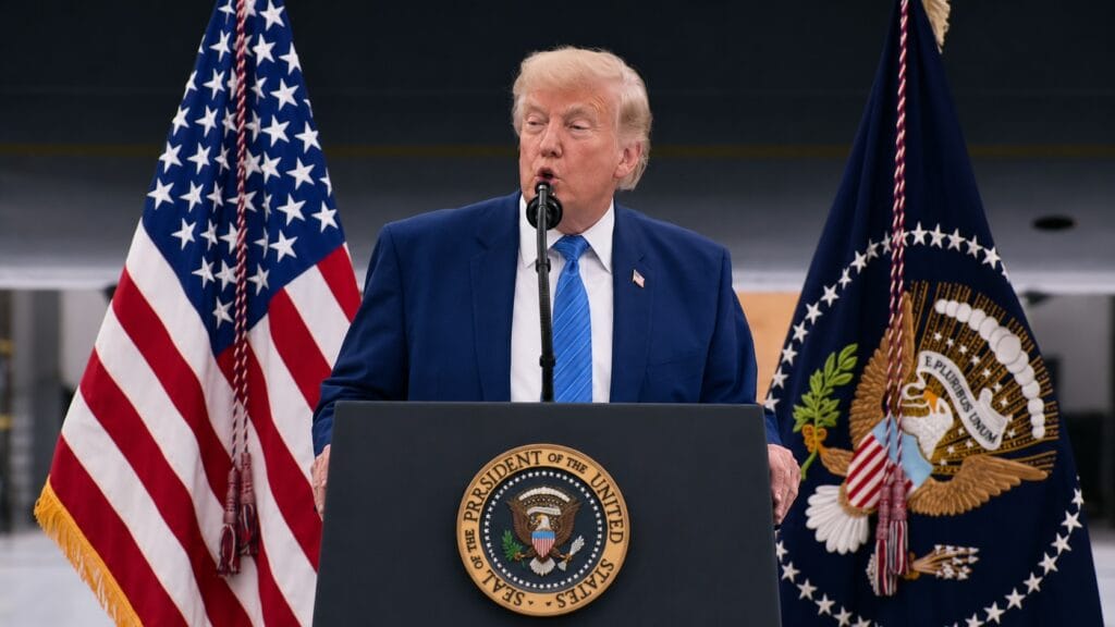 Trump: 700 Ships Pass Through the Strait of Hormuz Every Day