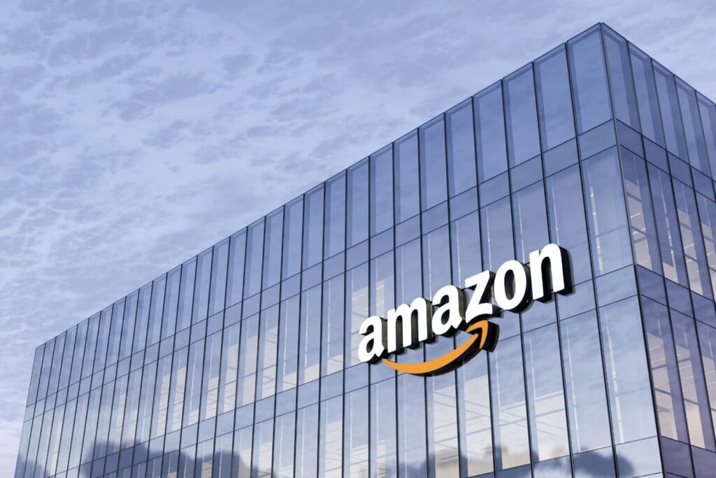 Amazon Raises U.S. Operations Starting Pay to $20 an Hour