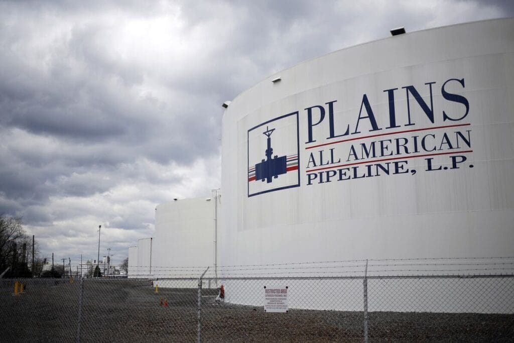 Plains to Buy Powder River Basin Pipeline Assets for $585 Million