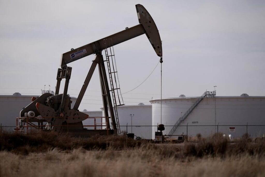 U.S. Crude Stocks Fall 600,000 Barrels as Fuel Inventories Rise U.S. Crude Stocks Fall 600,000 Barrels as Fuel Inventories Rise