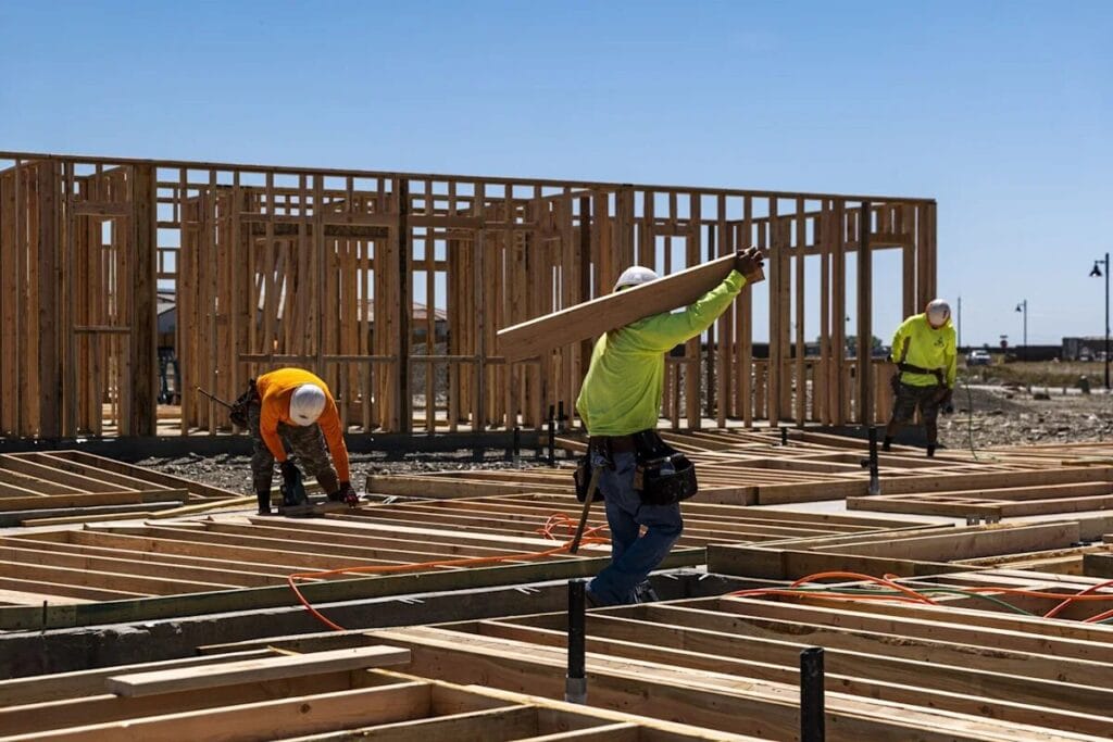U.S. Homebuilder Confidence Drops to 32 in September