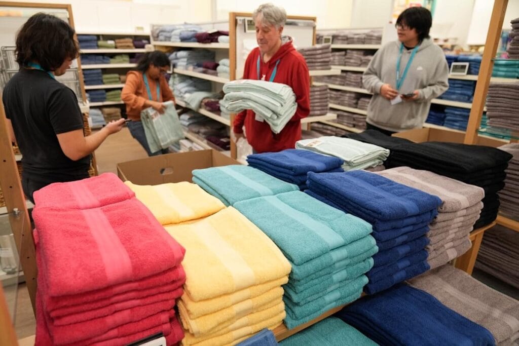 U.S. Retail Sales Jump 1.2% in August Ahead of Fed Decision